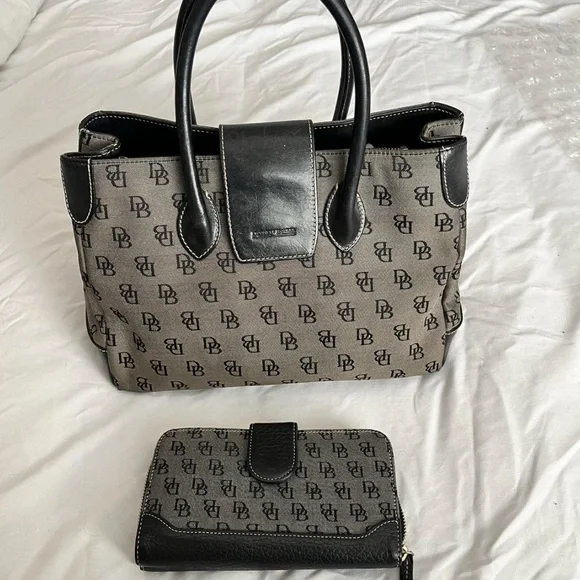 Dooney and Bourke Black Leather and Signature Print Hand Bag and Wallet - Picture 3 of 8